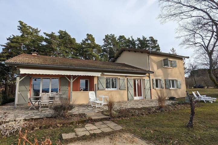 Villa pour 10 personnes, avec jardin et terrasse en Auvergne
