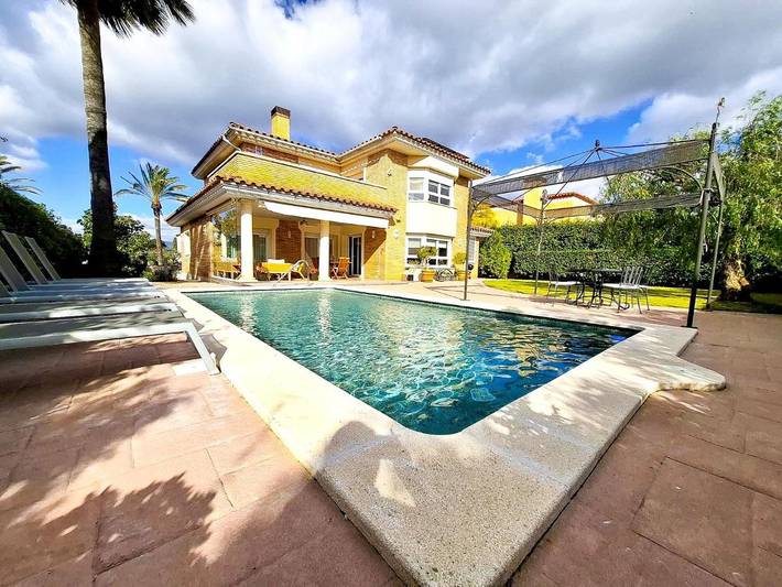Casa rural para 9 personas, con Balcón y Terraza además de Jardín y Piscina en Reus