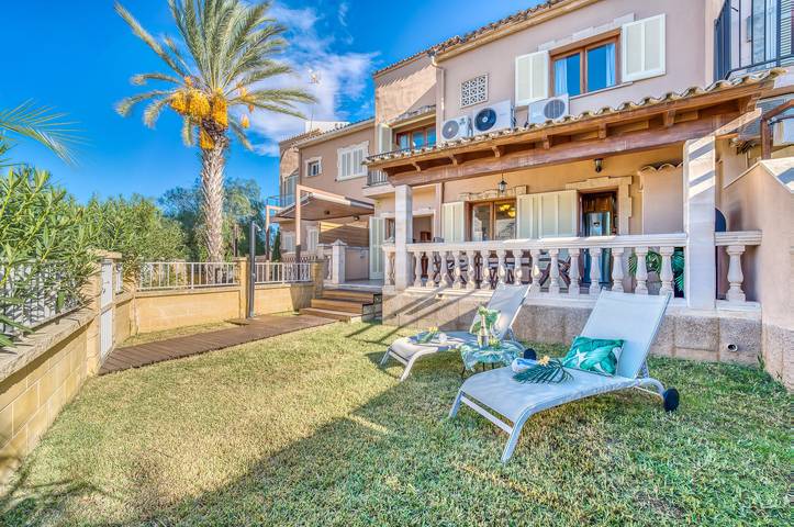 Ferienhaus für 4 Personen, mit Balkon und Terrasse sowie Garten und Seeblick auf Mallorca