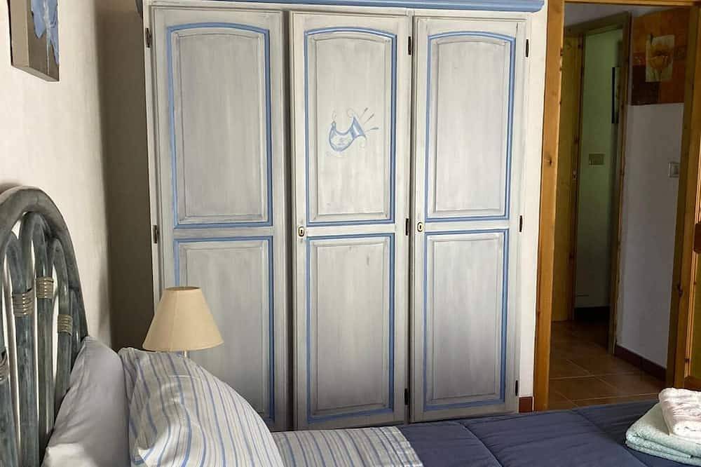 Eighteenth-century villa with pool sleeps seven in Sassari, Nurra