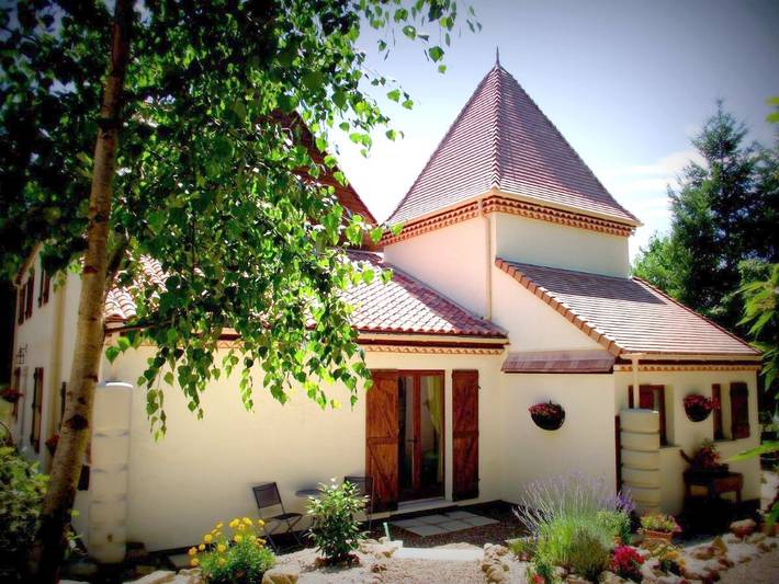 Location de vacances pour 2 personnes, avec piscine ainsi que jardin et vue à Maisonnais-sur-Tardoire - 2