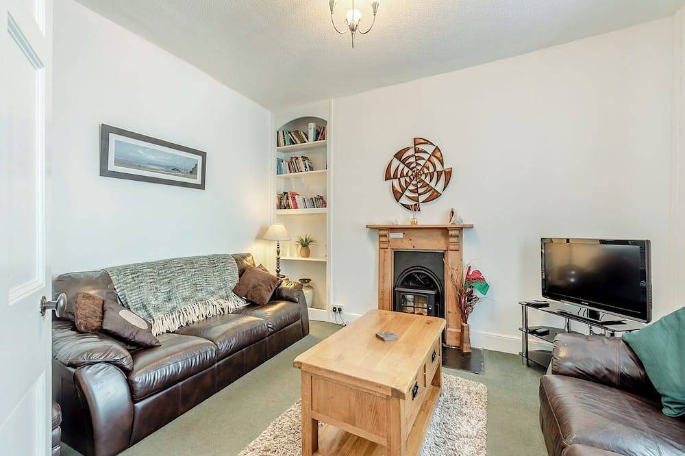 4 bedroom accommodation in Aberaeron in Aberaeron, Cardigan Bay