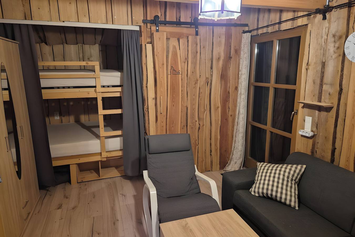 Ganze Ferienwohnung, „Uriges“ Tinyhaus mit privater Terrasse, Garten und Wlan in Ostbayern