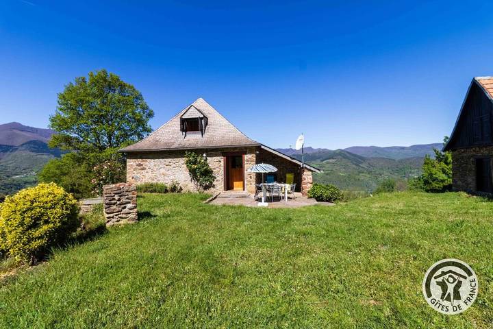 Gîte pour 4 personnes, avec jardin, animaux acceptés dans l' Ariège - 2