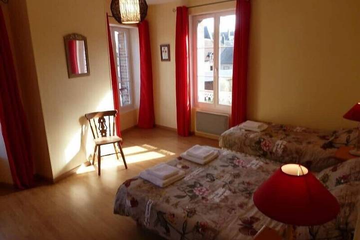 Location de vacances pour 8 personnes, avec terrasse et jardin à Saint-Fargeau - 2