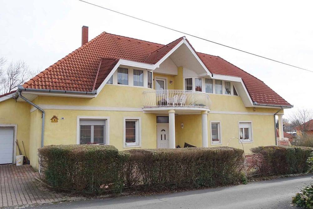 Ganze Wohnung, Ferienwohnung mit Klimaanlage und Internet in Gyenesdias, Balaton Hochland Nationalpark