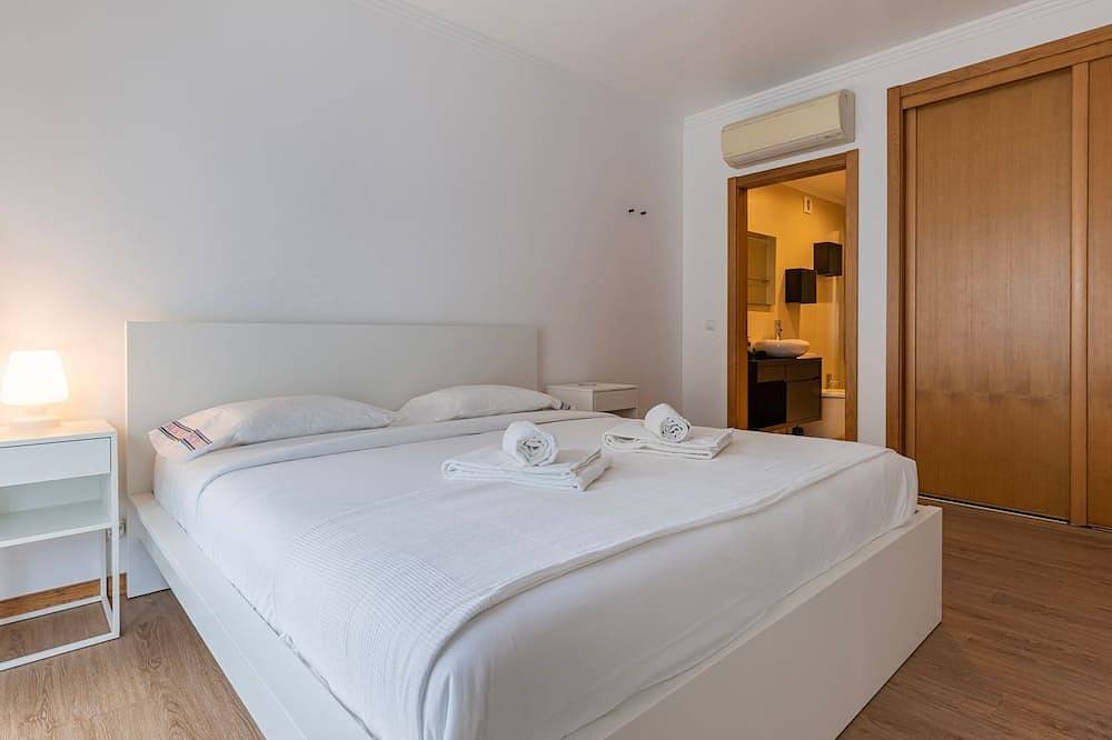 Ganze Wohnung, 3 Bedroom Oeiras Wonder W/ Balcony by Lovelystay in Costa de Lisboa