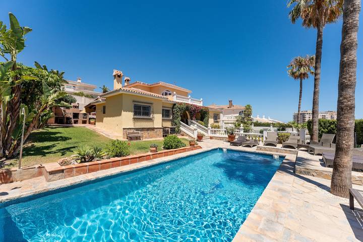 Villa for 12 people, with Balcony and Garden in Benalmádena