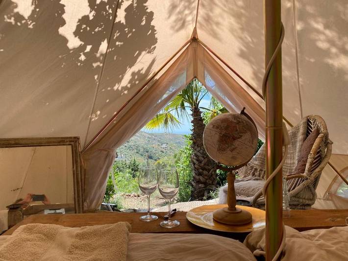 Camping para 2 personas, con Terraza y Jardín además de Piscina y Vistas en Axarquía