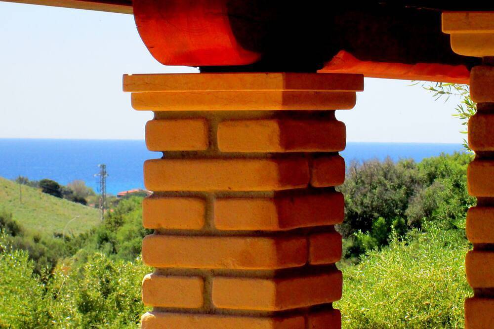 Ganze Wohnung, Komfortable Wohnung mit eigener Terrasse in der Nähe des Meeres und von Villasimius in Solanas, Comune di Sinnai