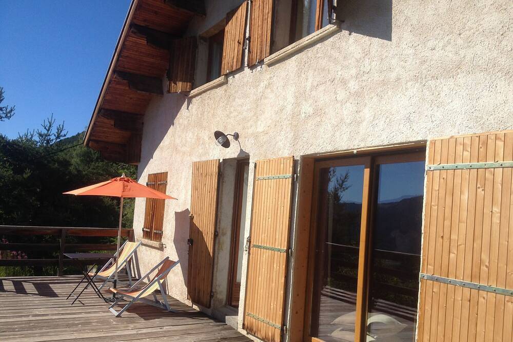Seyne Les  Alpes-chalet près du village, plein sud in Seyne-les-Alpes, Alpes-de-Haute-Provence