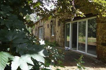 Gîte pour 8 personnes, avec terrasse à La Bazoge