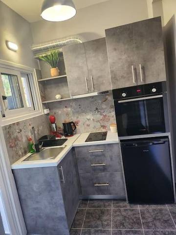 Gîte pour 4 personnes, avec balcon dans Anavissos