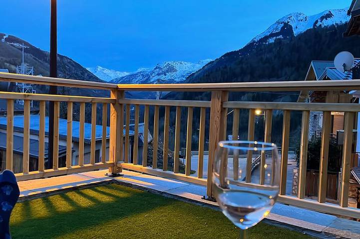 Gîte pour 12 personnes, avec jardin et balcon à Saint-Jean-de-Belleville