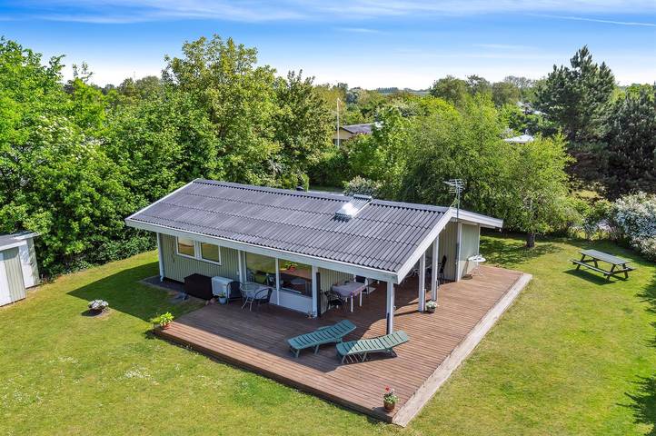 Ferieudlejning for 6 personer, med terrasse og have, husdyr tilladt i Slagelse