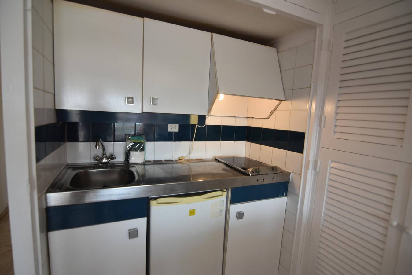 Estudio entero, ¡Encantador estudio en alquiler en Roses, Costa Brava! Capacidad para 3 personas, comodidades modernas, piscina, Wi-Fi gratuito, cerca de la playa. in Santa Margarida, Roses