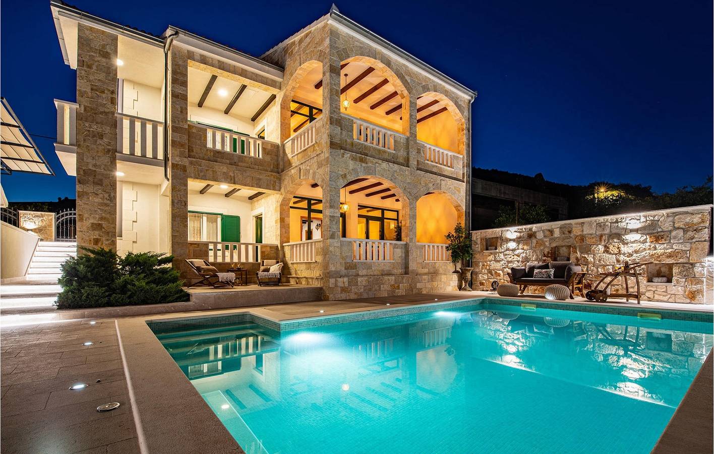 Encantador apartamento de 2 quartos com piscina, perto da praia e do centro da cidade de Vrsine in Marina, Condado de Split-Dalmácia