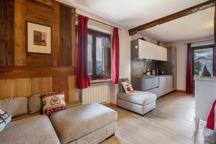 Appartamento intero, Appartamento Pila Vacanze con Vista Montagna, Giardino in Comune e Wi-Fi in Plan Praz (Gressan), Comune di Gressan
