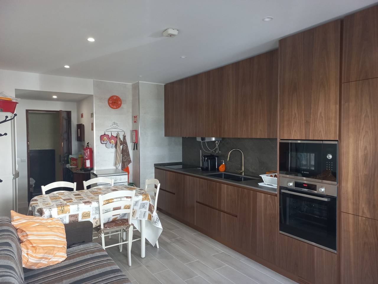 Apartamento inteiro, Apartamento "Regueiró Quarteira Beach" com Wi-Fi, A/C, Varanda & Terraço in Cavacos, Quarteira