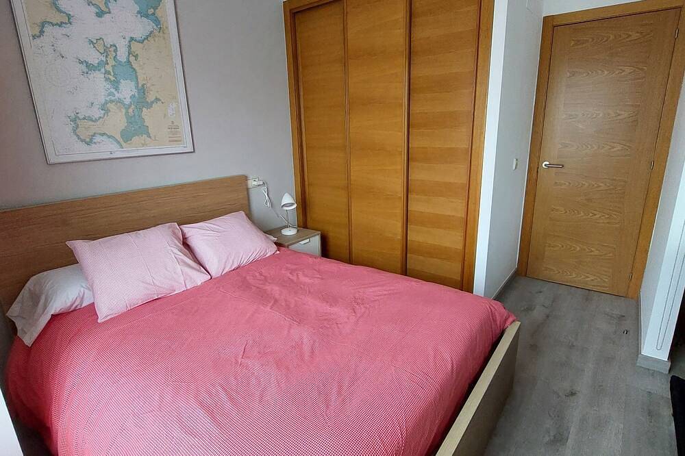 Appartamento intero, Apartment with garage next to the train and bus station. in Santiago di Compostela, Provincia della Coruña