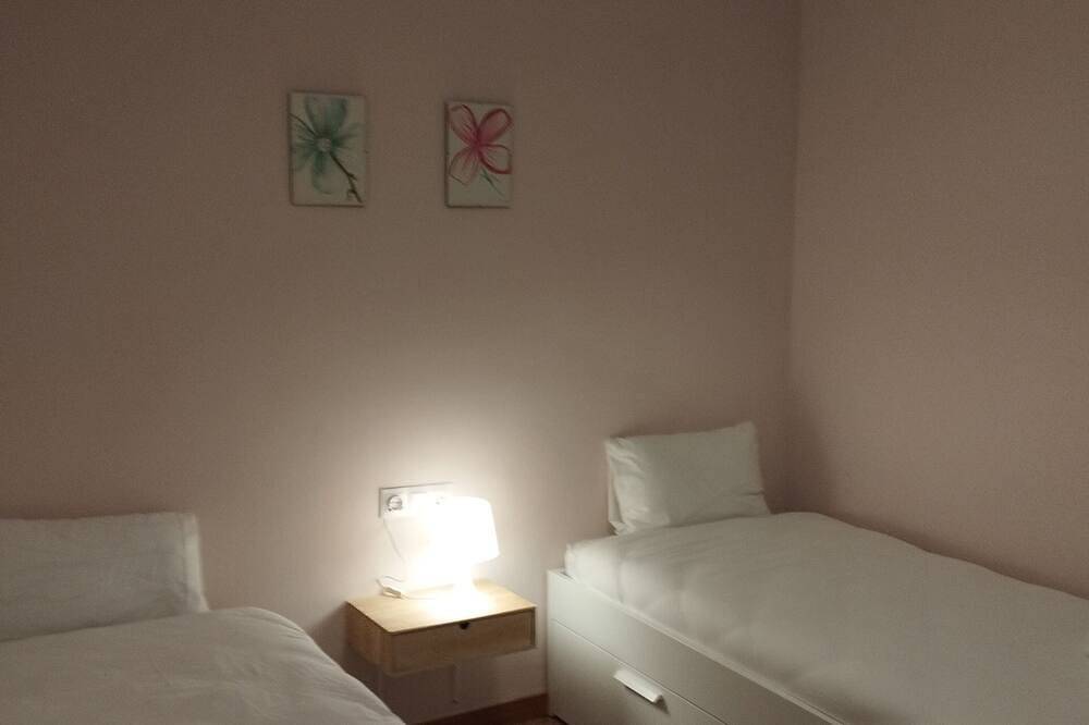 Apartamento entero, Céntrico y amplio piso en Sabiñánigo Coli17bajo in Sabiñánigo, Pirineos