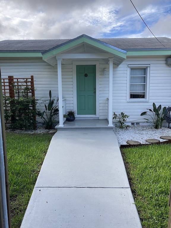Great Location! 1 Bed 1 Bath Valencia Cottage Sleeps up to 4 in Fort Lauderdale, Broward County