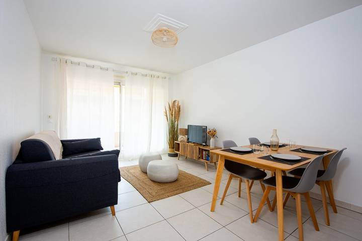 Gîte pour 4 personnes, avec terrasse, adapté aux familles dans Plage de Juan-les-Pins - 2