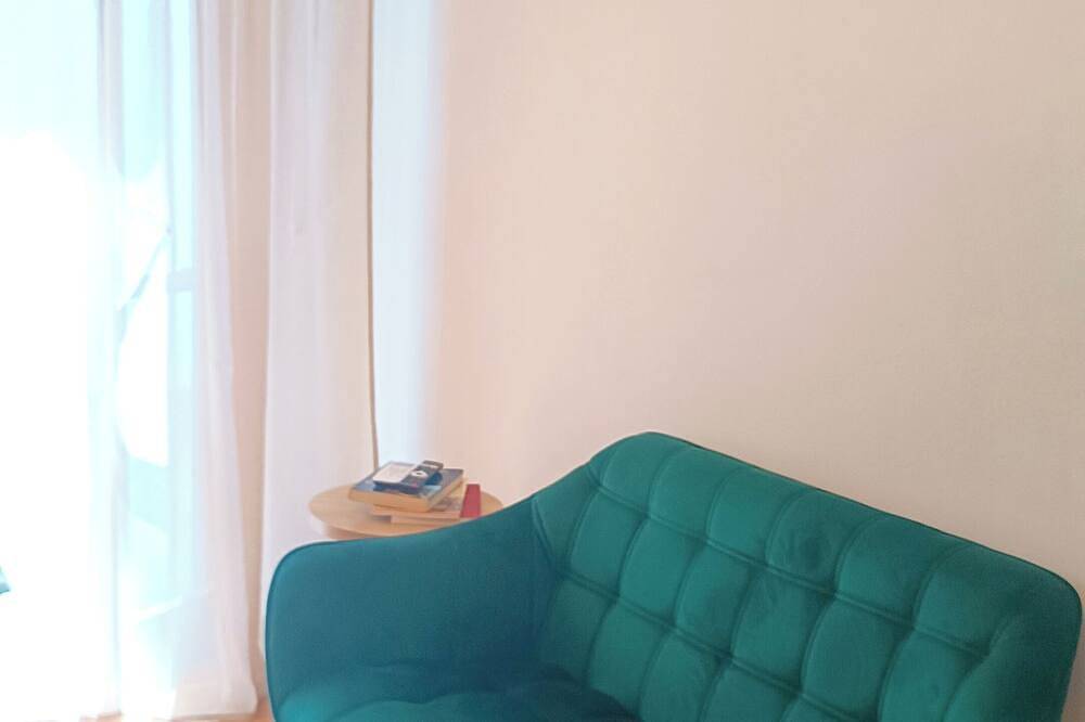 Appartamento intero, Civico 16 Casa Vacanze- a due passi dal centro di Sulmona in Sulmona, Provincia di L'Aquila