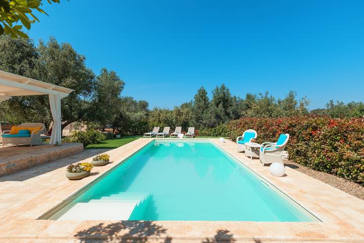 Traditional Holiday Home Trullo Milù with Wifi, Air Conditioning in San Michele Salentino, Salento