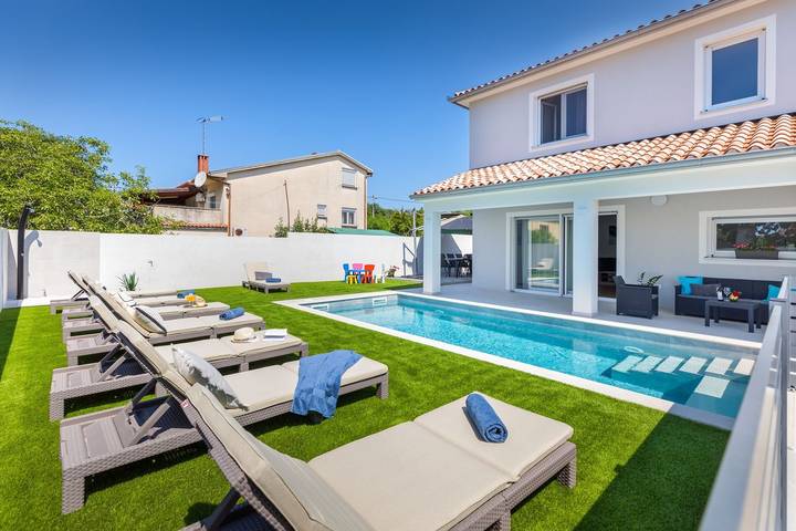Holiday rental for 8 people, with pool and garden in Pula