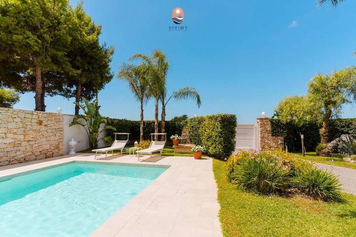 Villa per 5 persone, con piscina e balcone nonché giardino a Torre Suda