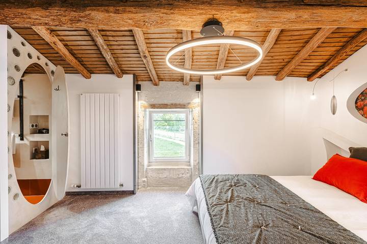 Cottage 'Gite Les 3 Piliers' with Private Terrace, Shared Garden and Wi-Fi in Pissotte, Fontenay-le-Comte