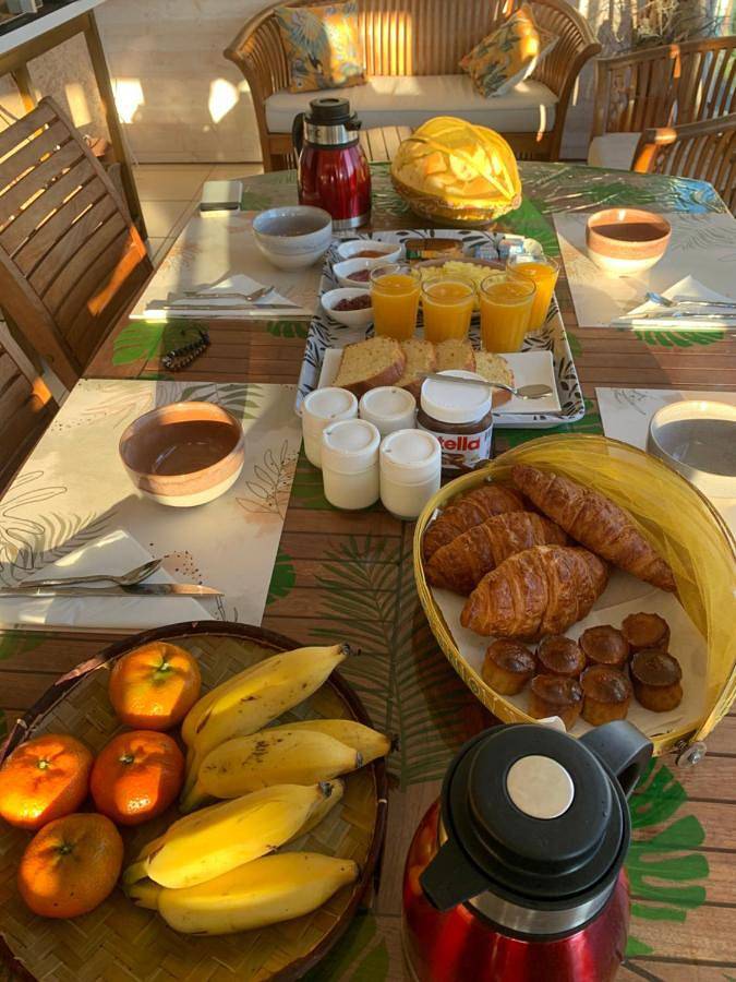 Location de vacances pour 2 personnes, avec terrasse ainsi que piscine et jardin dans Sainte-Clotilde - 2