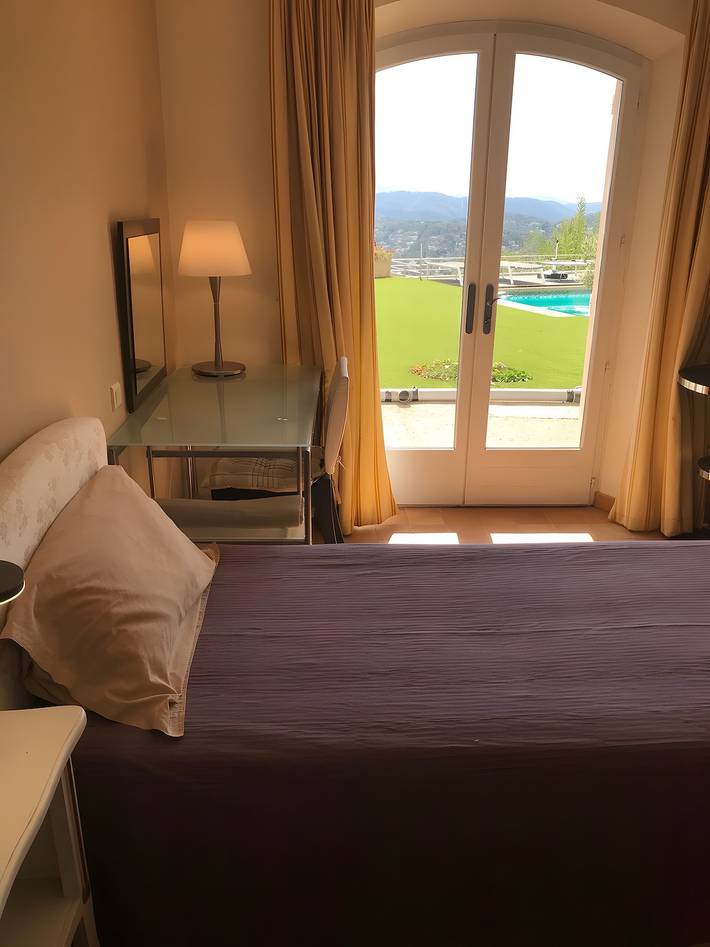Quarto 'Chambre 2' com vista mar e maciço de l'Estérel, Wi-Fi e ar condicionado in Cabris, Costa mediterrânica (França)
