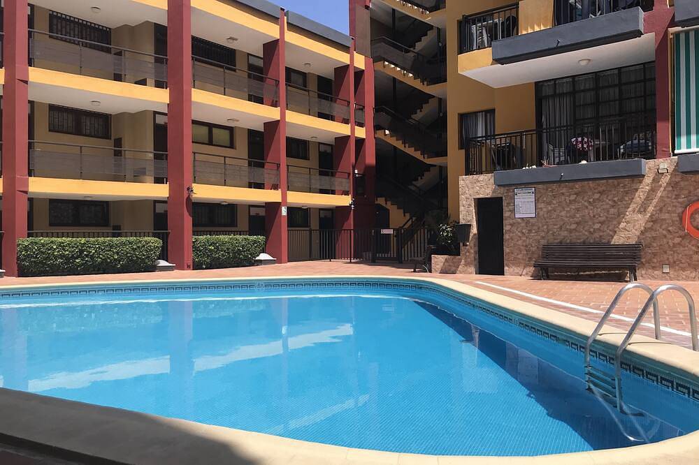 Entire apartment, Nice and spacious apartment near the beach, wifi in Puerto Santiago, Santiago del Teide