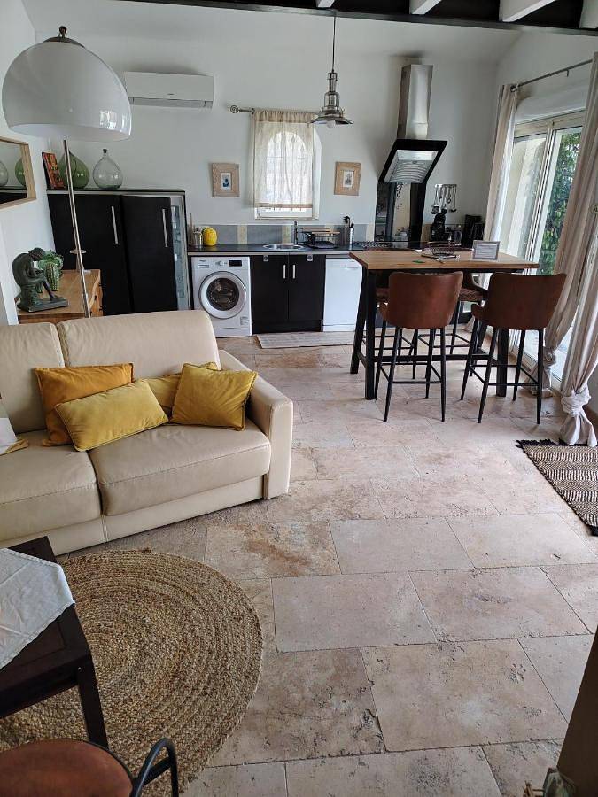 Location de vacances pour 2 personnes, avec vue ainsi que piscine et jardin à Mazan - 2