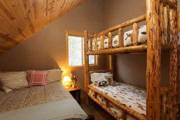 Log Cabin for 12 Guests in Island Park, Fremont County (ID), Picture 2