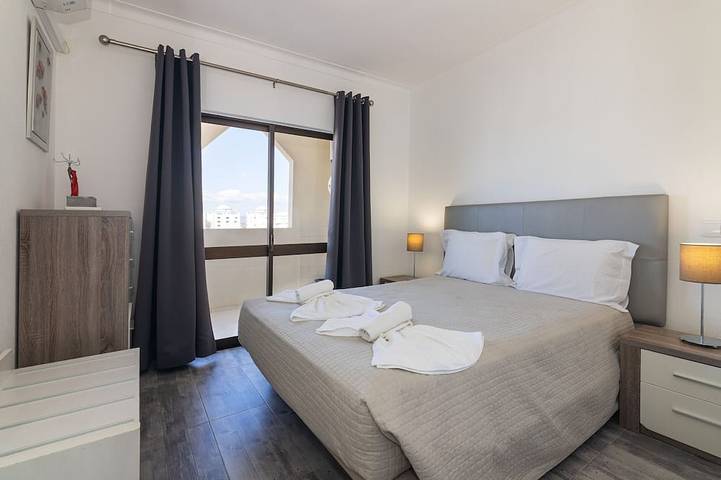 Ferienhaus für 6 Personen, mit Balkon und Pool in Portimão - 2