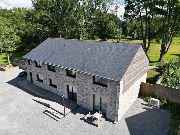 Chambre d’hôte pour 2 personnes, avec jacuzzi et piscine ainsi que jardin et terrasse