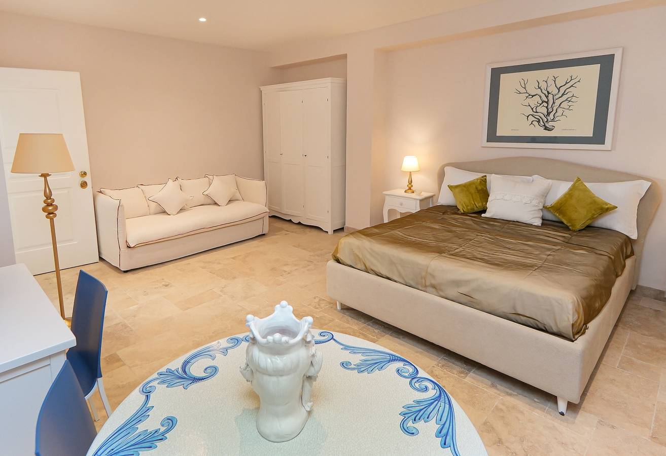 Marina Homes Elegant designroom2 Ortigiapartments in Syracuse, Province de Syracuse