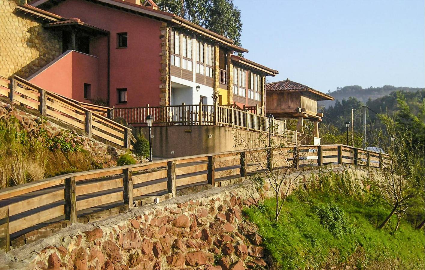 Entire holiday apartment, Obaya Apartment with River View & Parking in Obaya, Villaviciosa