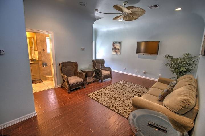 Vacation house for 18 people, with balcony and yard in Padre Island