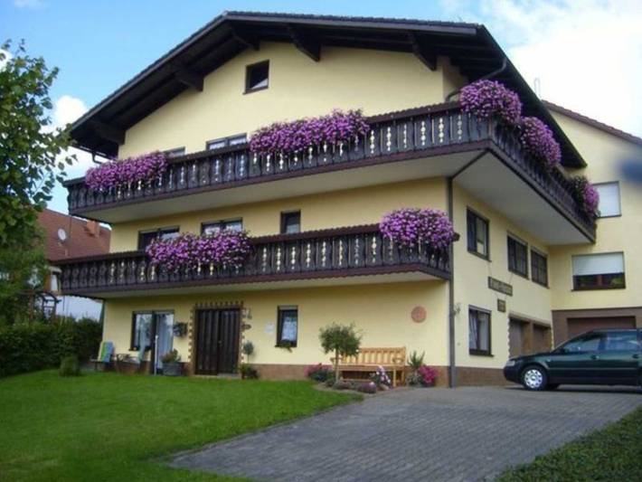 Ferienwohnung für 2 Personen, mit Balkon und Garten, mit Haustier im Odenwald
