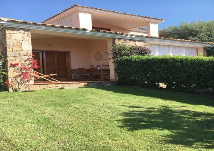 Location de vacances pour 5 personnes, avec jardin à Monte Petrosu