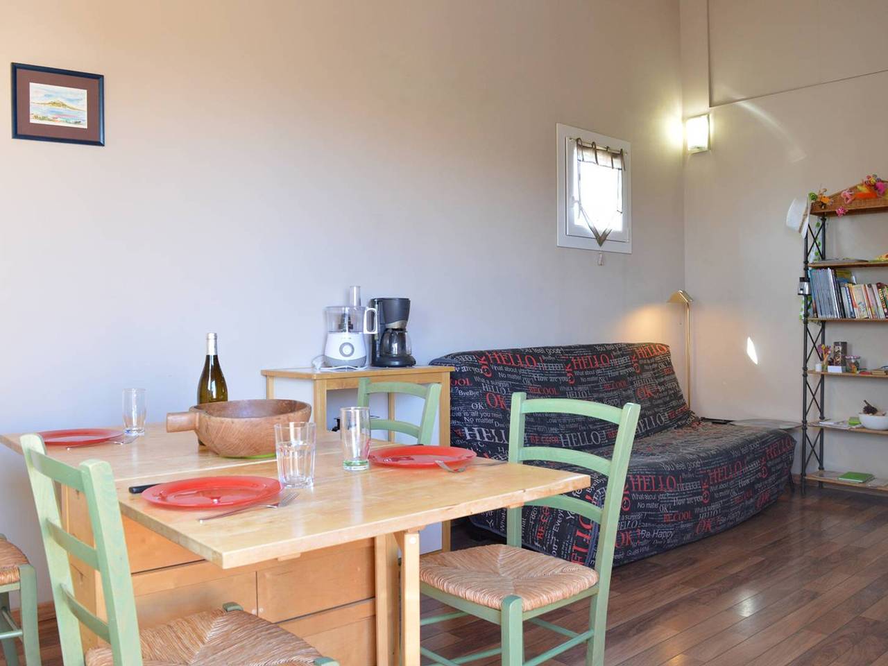 Entire apartment, 2-room apt sleeps 4 with pool and parking in Saint Pierre la Mer, Fleury