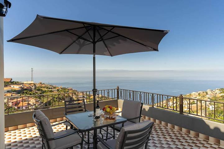 Bed and breakfast for 5 people in Madeira