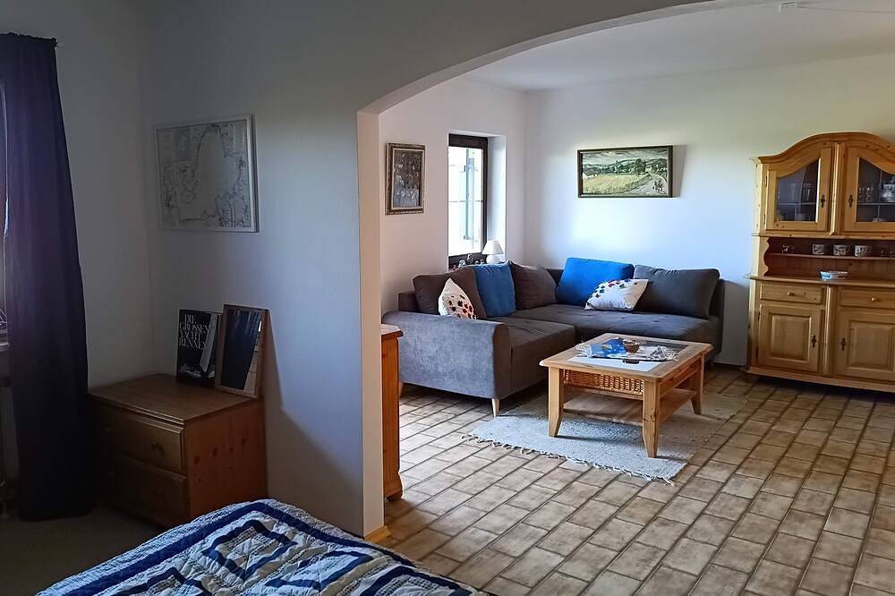 Ganze Wohnung, Ferienwohnung Erdgeschoss mit Bergblick in Rimsting, Chiemsee