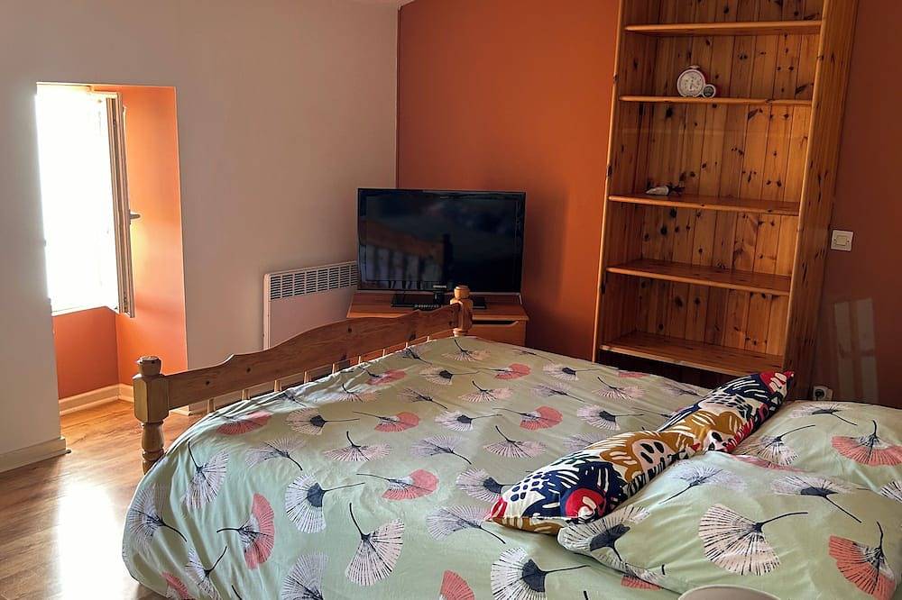 Les Trémières in Le Thou, Région de Rochefort