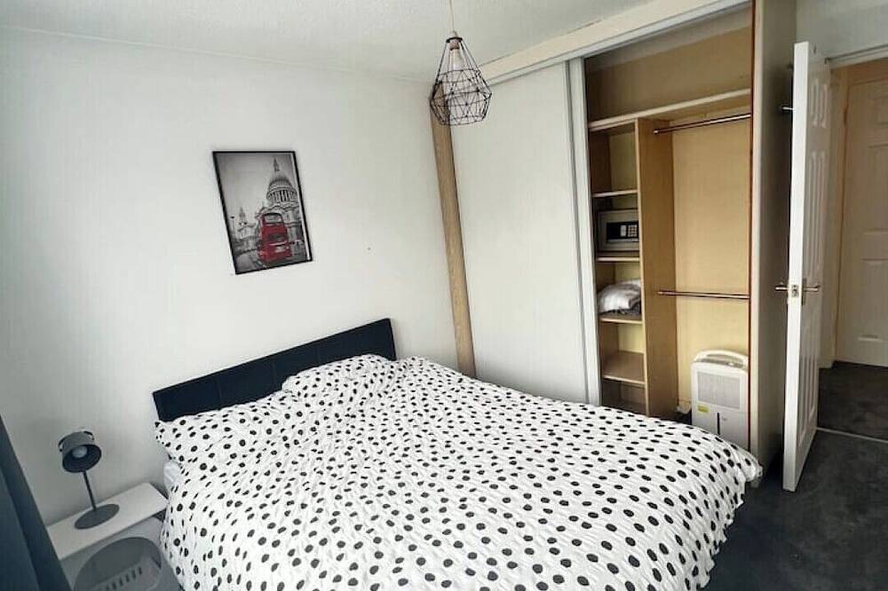 Entire apartment, Quiet & Cosy Near Gatwick in Crawley, West Sussex