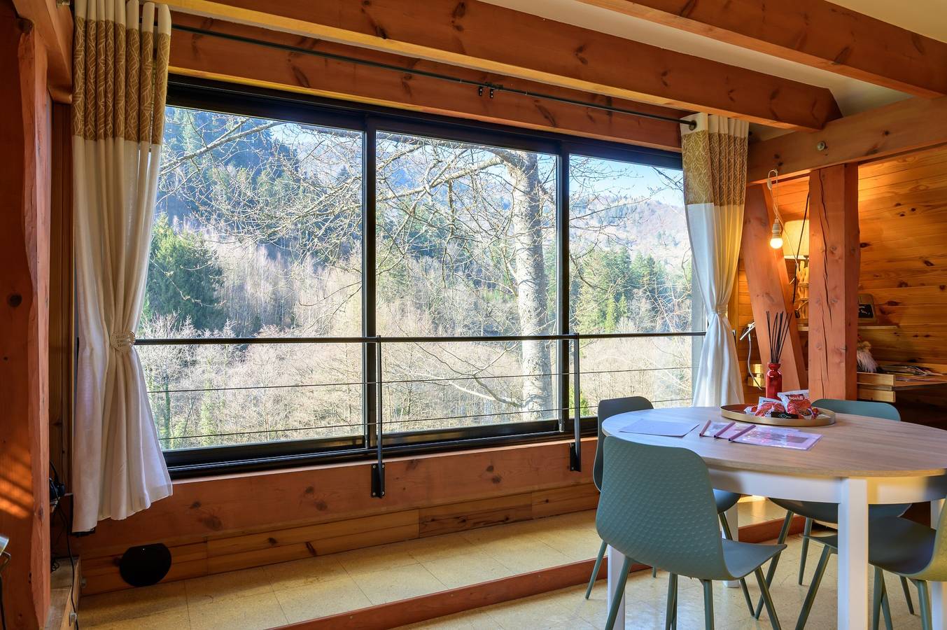 Appartement entier, Appartement "Bombom" avec vue sur le lac, jardin privé et Wi-Fi in Mittlach, Parc naturel régional des Ballons des Vosges